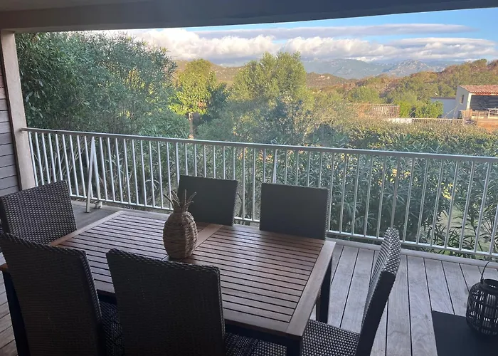 & Piscine Santa Giulia 公寓 *